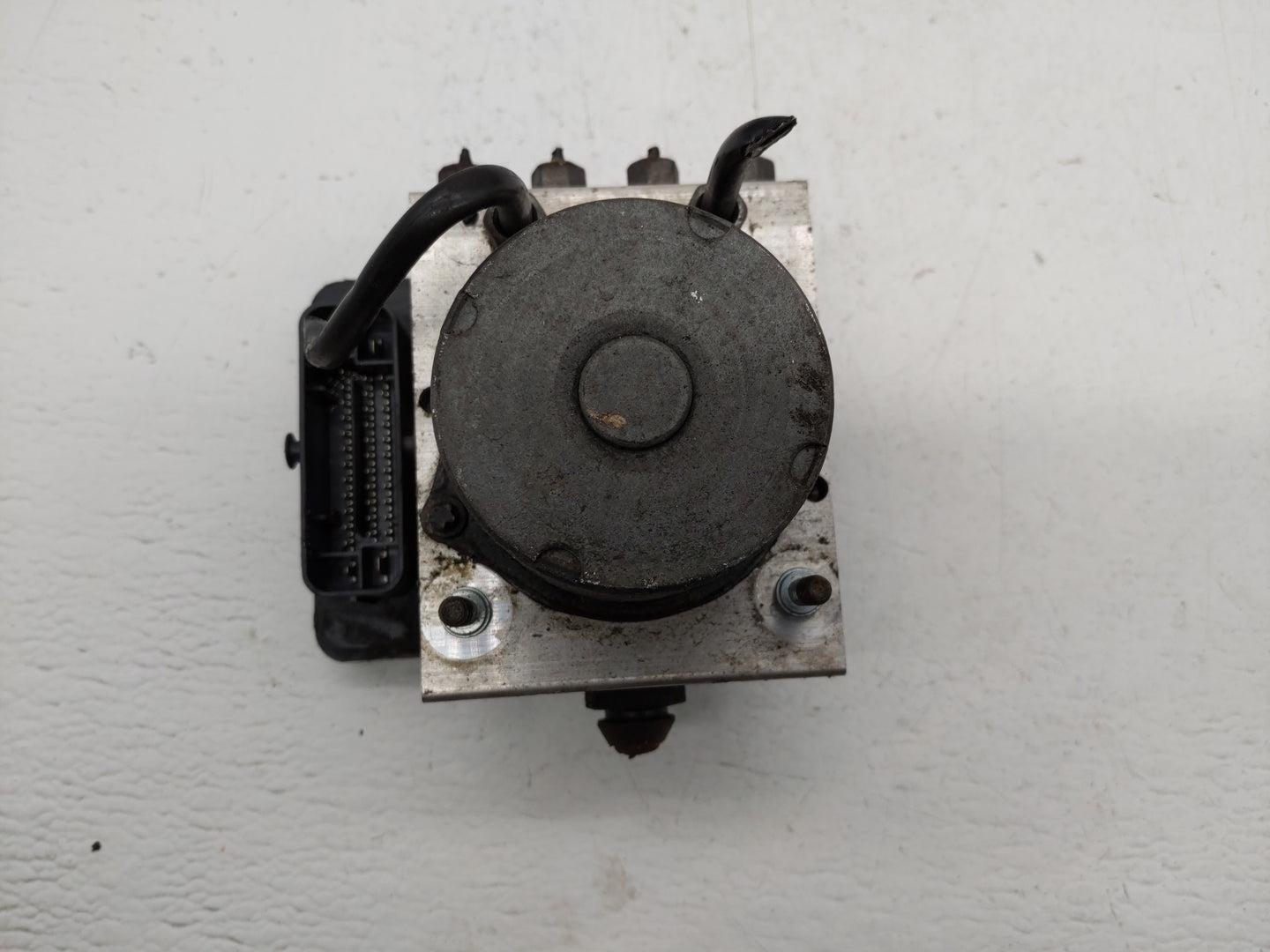 2014 Chrysler Town & Country ABS Pump Control Module Replacement P/N:P68183803AC Fits OEM Used Auto Parts - Oemusedautoparts