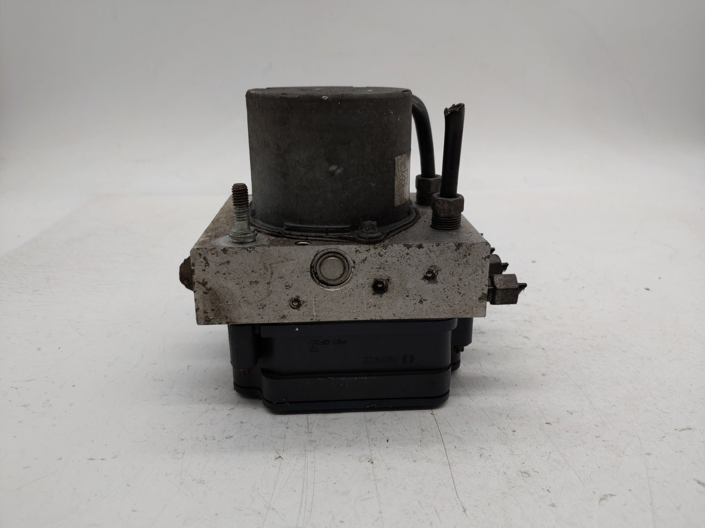 2014 Chrysler Town & Country ABS Pump Control Module Replacement P/N:P68183803AC Fits OEM Used Auto Parts - Oemusedautoparts