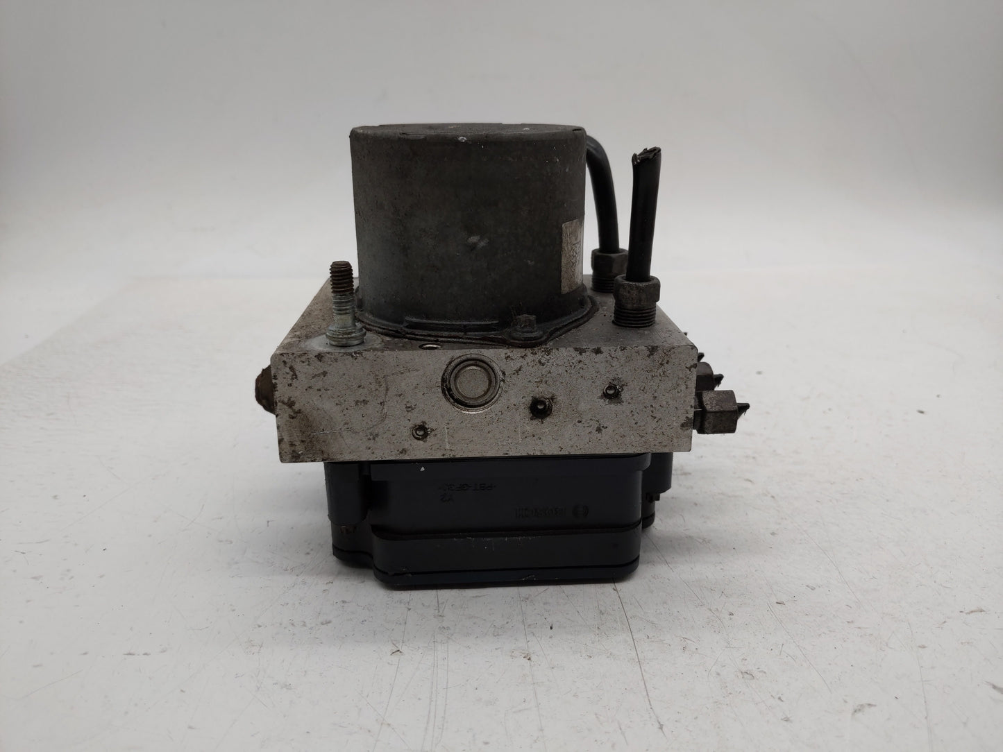 2014 Chrysler Town & Country ABS Pump Control Module Replacement P/N:P68183803AC Fits OEM Used Auto Parts - Oemusedautoparts