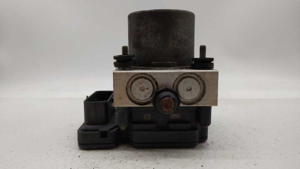 2014 Chrysler Town & Country Anti-Lock Brake ABS Pump Module Actuator OEM P/N:P68183803AC Fits OEM Used Auto Parts - Oemused