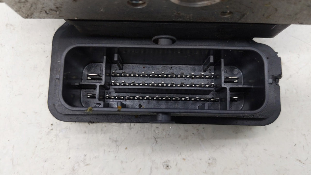 2014 Chrysler Town & Country Anti-Lock Brake ABS Pump Module Actuator OEM P/N:P68183803AC Fits OEM Used Auto Parts - Oemused