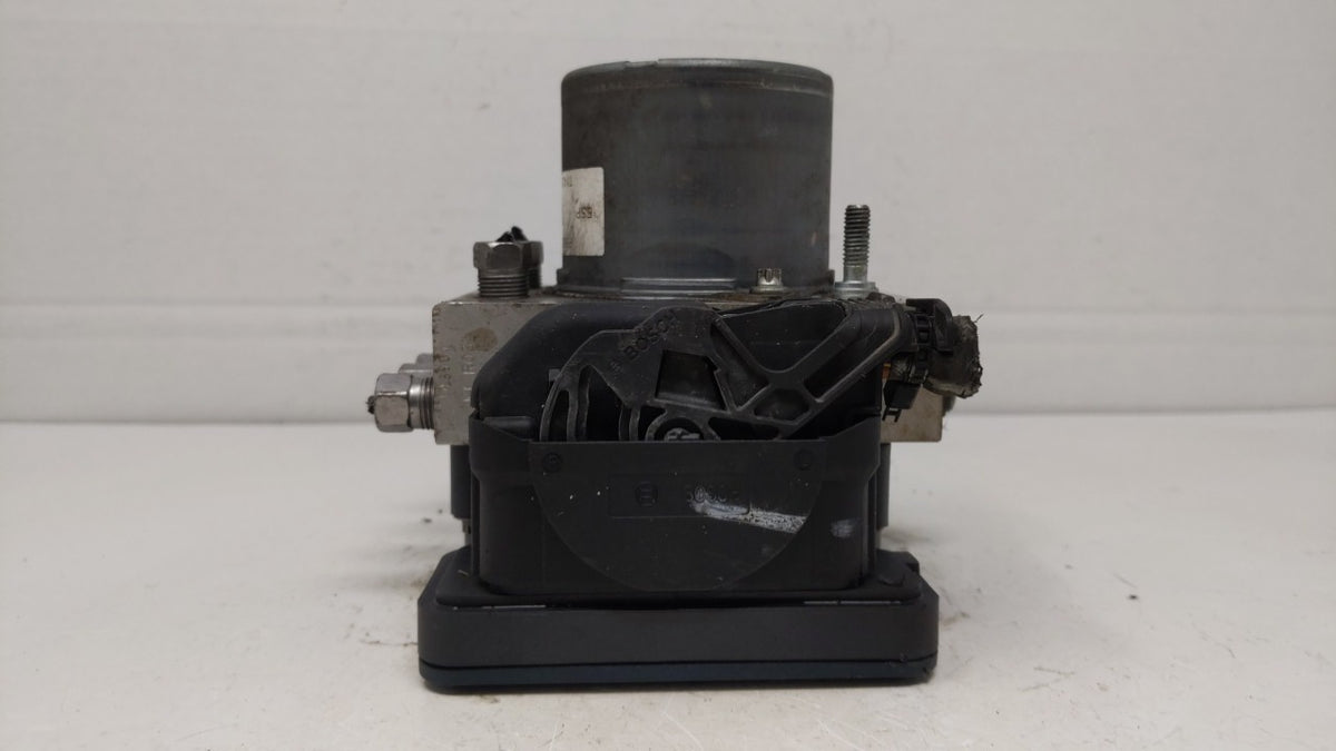 2014 Chrysler Town & Country Anti-Lock Brake ABS Pump Module Actuator OEM P/N:P68183803AC Fits OEM Used Auto Parts - Oemused