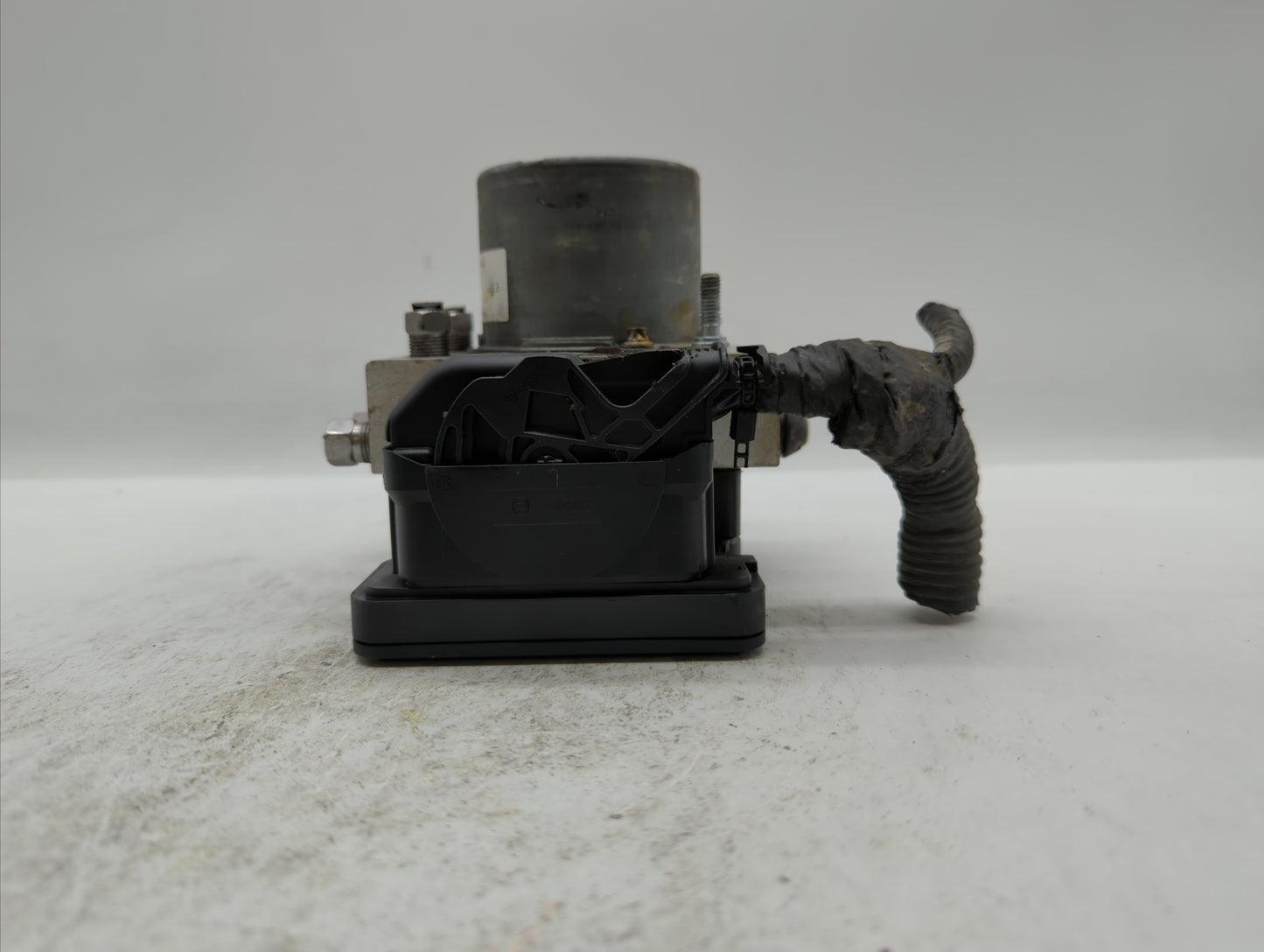 2014 Chrysler Town & Country ABS Pump Control Module Replacement P/N:P68183803AC Fits OEM Used Auto Parts - Oemusedautoparts