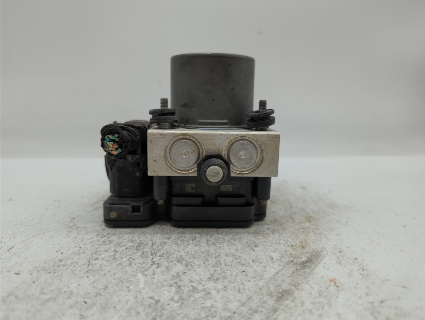 2014 Chrysler Town & Country ABS Pump Control Module Replacement P/N:P68183803AC Fits OEM Used Auto Parts - Oemusedautoparts