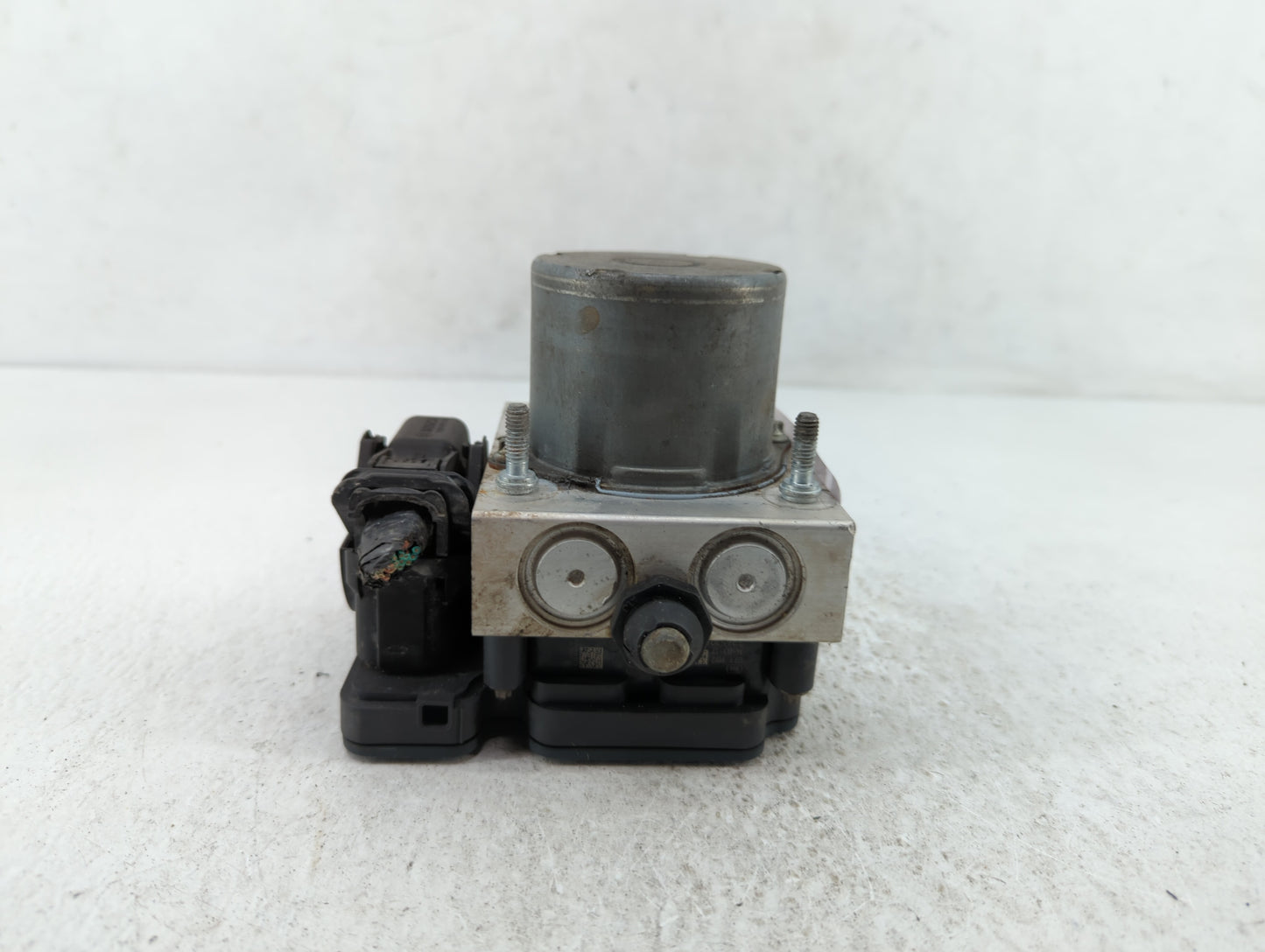 2014 Chrysler Town & Country ABS Pump Control Module Replacement P/N:68183803AC P68183803AC Fits OEM Used Auto Parts - Oemus