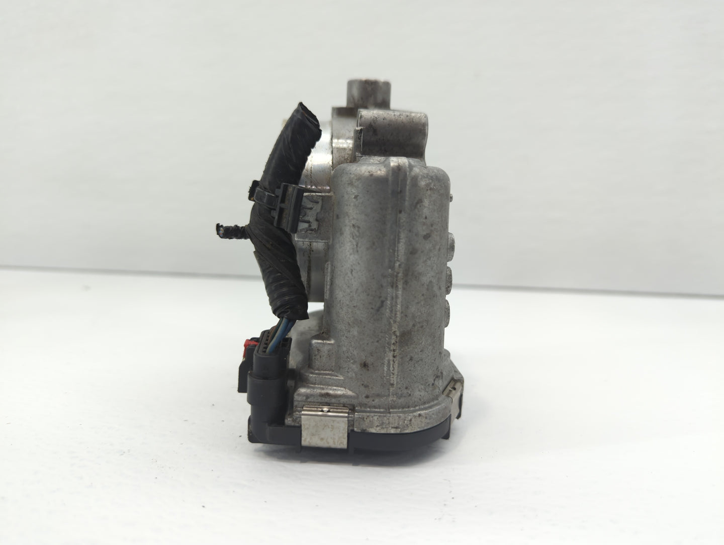 2011-2016 Chrysler Town & Country Throttle Body P/N:05184349AE 05184349AC Fits OEM Used Auto Parts - Oemusedautoparts1.com
