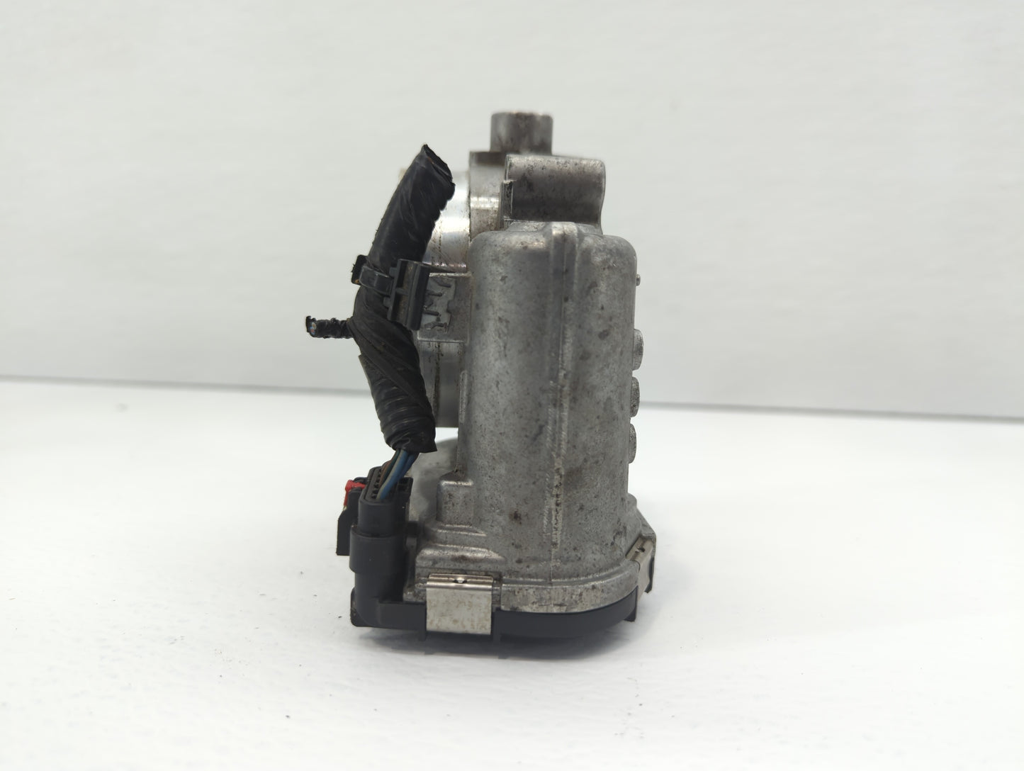 2011-2016 Chrysler Town & Country Throttle Body P/N:05184349AE 05184349AC Fits OEM Used Auto Parts - Oemusedautoparts1.com