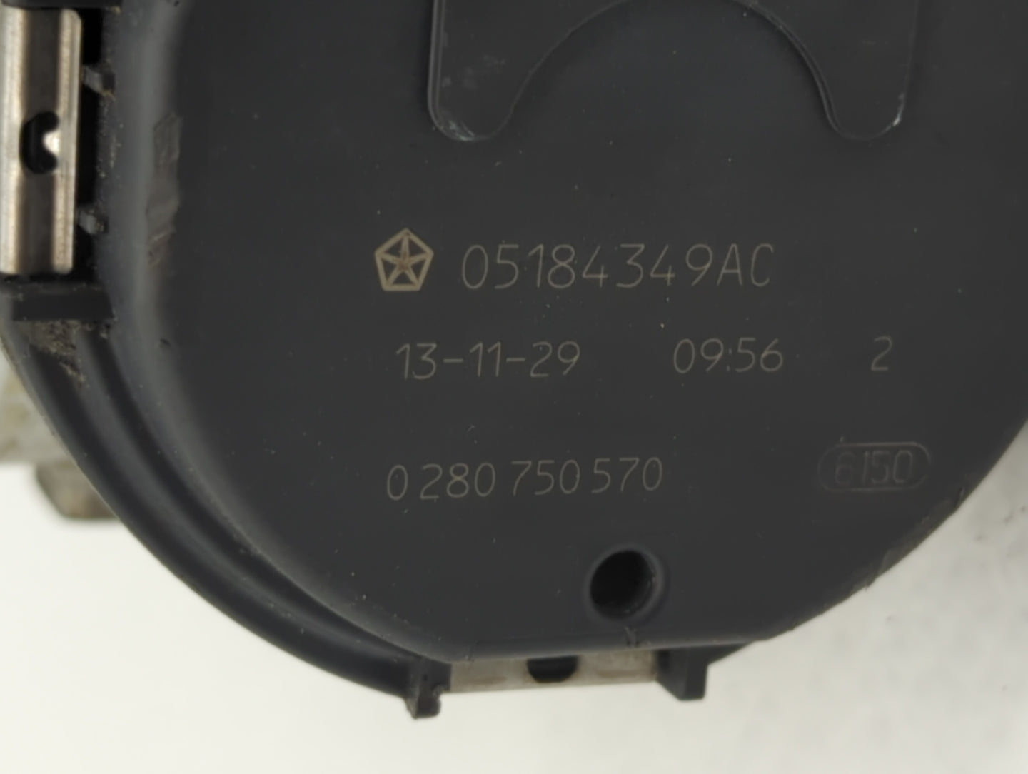 2011-2016 Chrysler Town & Country Throttle Body P/N:05184349AE 05184349AC Fits OEM Used Auto Parts - Oemusedautoparts1.com