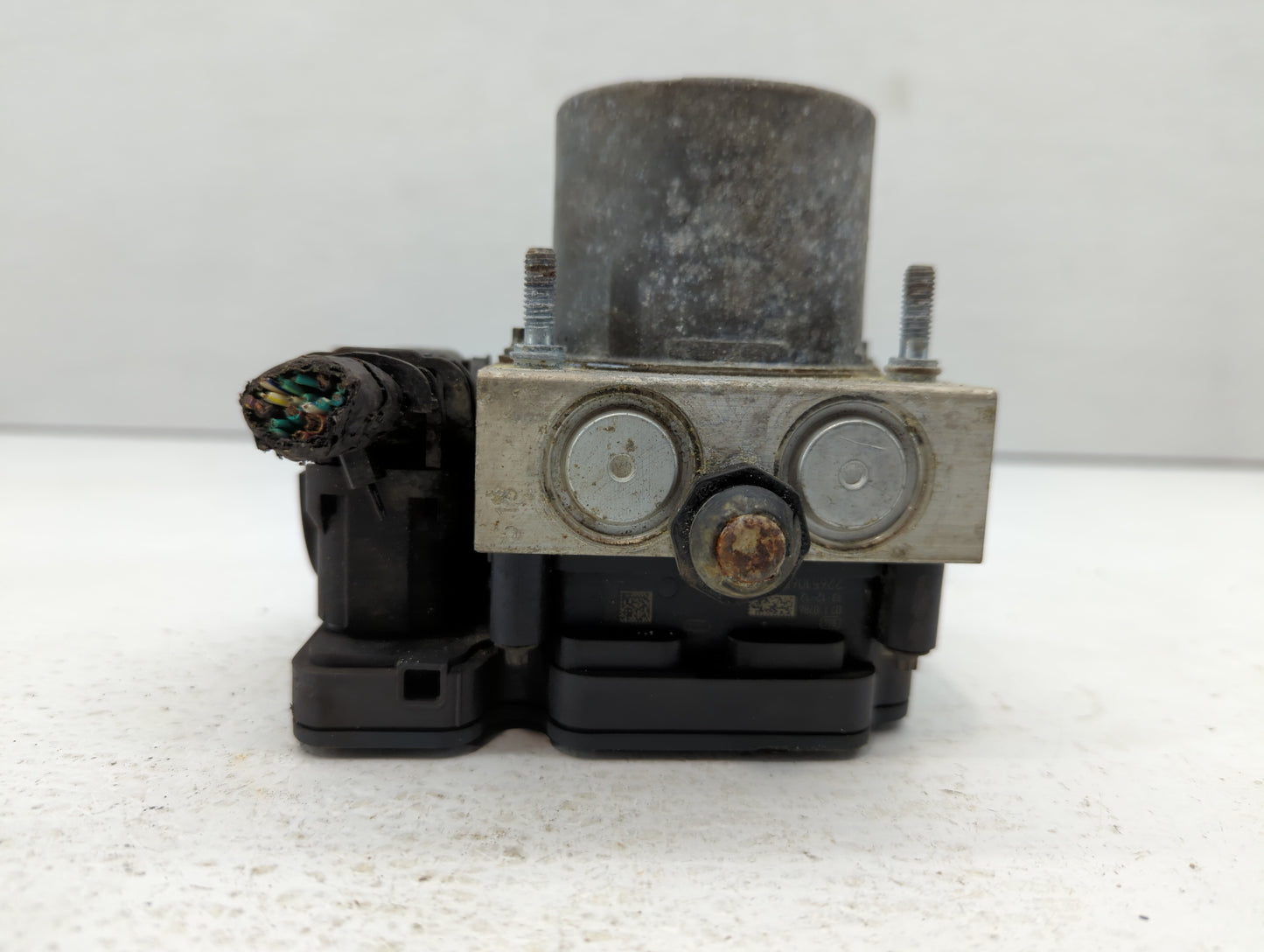2014 Chrysler Town & Country ABS Pump Control Module Replacement P/N:P68183803AC Fits OEM Used Auto Parts - Oemusedautoparts