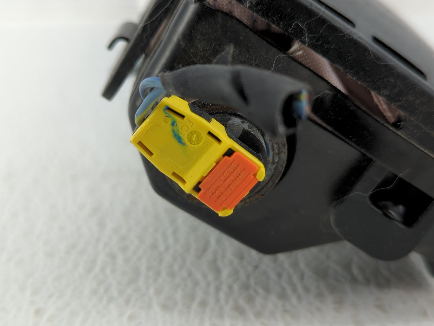 2013 Chrysler Town & Country Air Bag Driver Left Steering Wheel Mounted - Oemusedautoparts1.com
