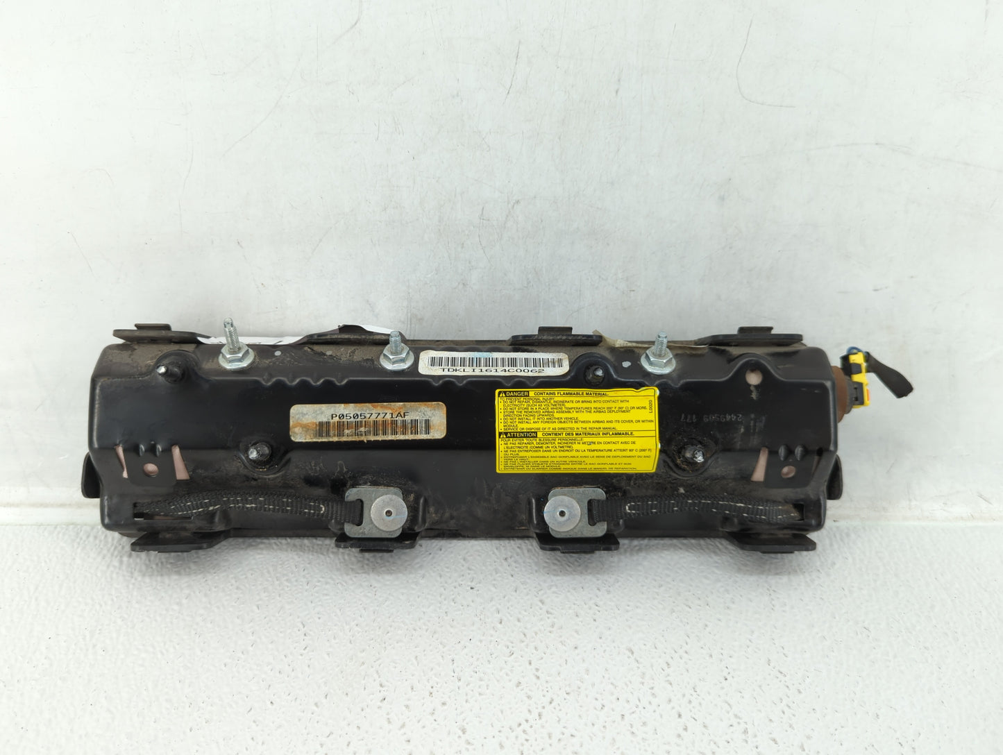 2013 Chrysler Town & Country Air Bag Driver Left Steering Wheel Mounted - Oemusedautoparts1.com
