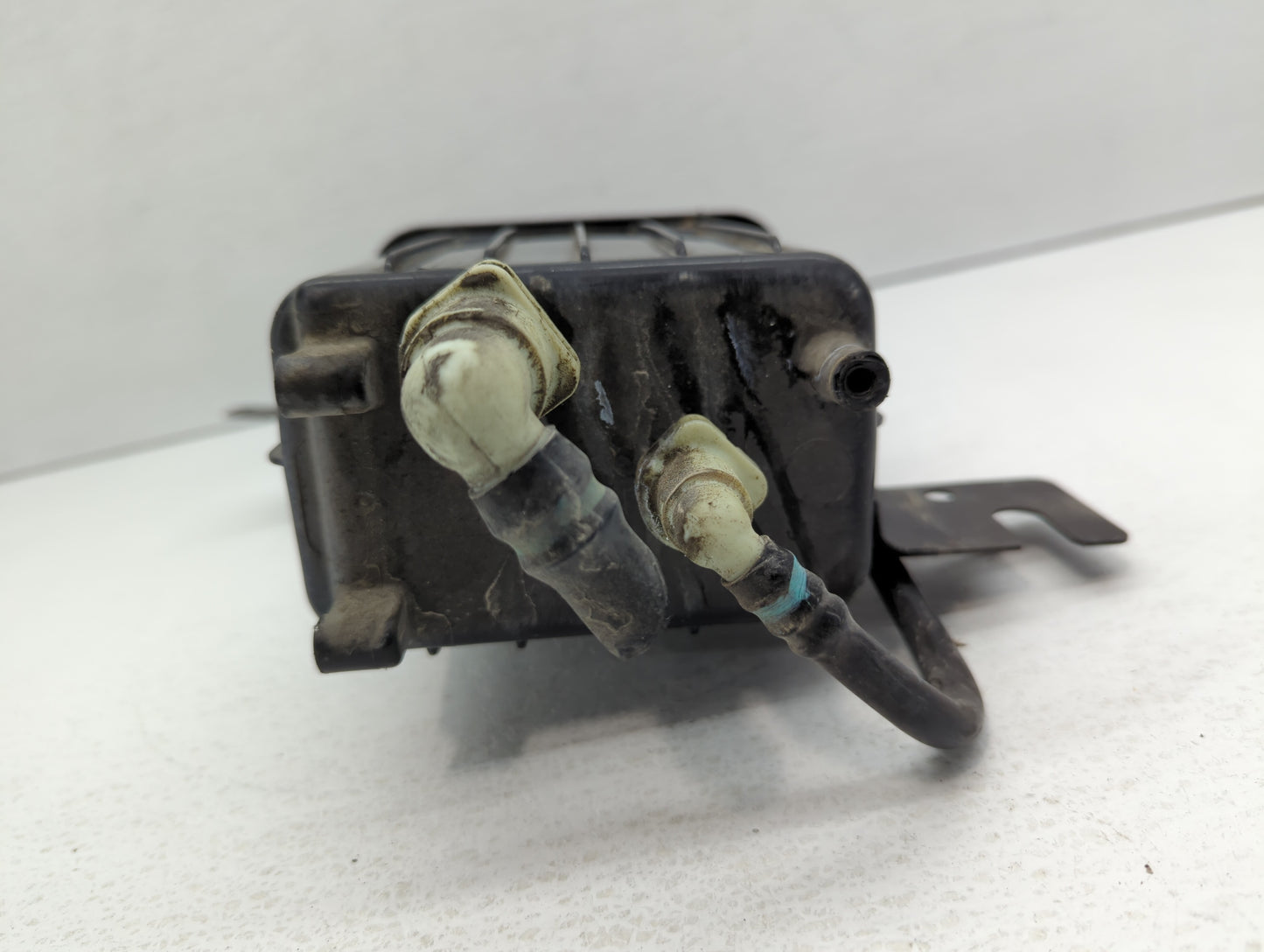 2014 Chrysler Town & Country Fuel Vapor Charcoal Canister - Oemusedautoparts1.com