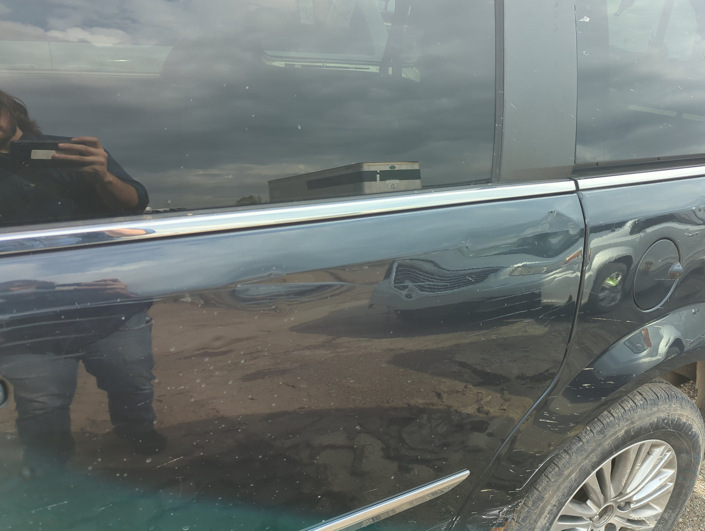 2011-2016 Chrysler Town & Country Driver Rear Door Oem 5011640 - Oemusedautoparts1.com