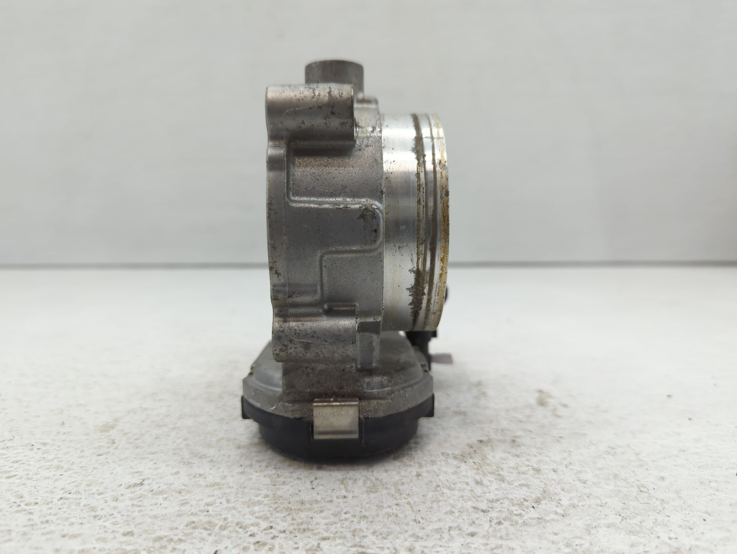 2011-2016 Chrysler Town & Country Throttle Body P/N:05184349AC Fits OEM Used Auto Parts - Oemusedautoparts1.com