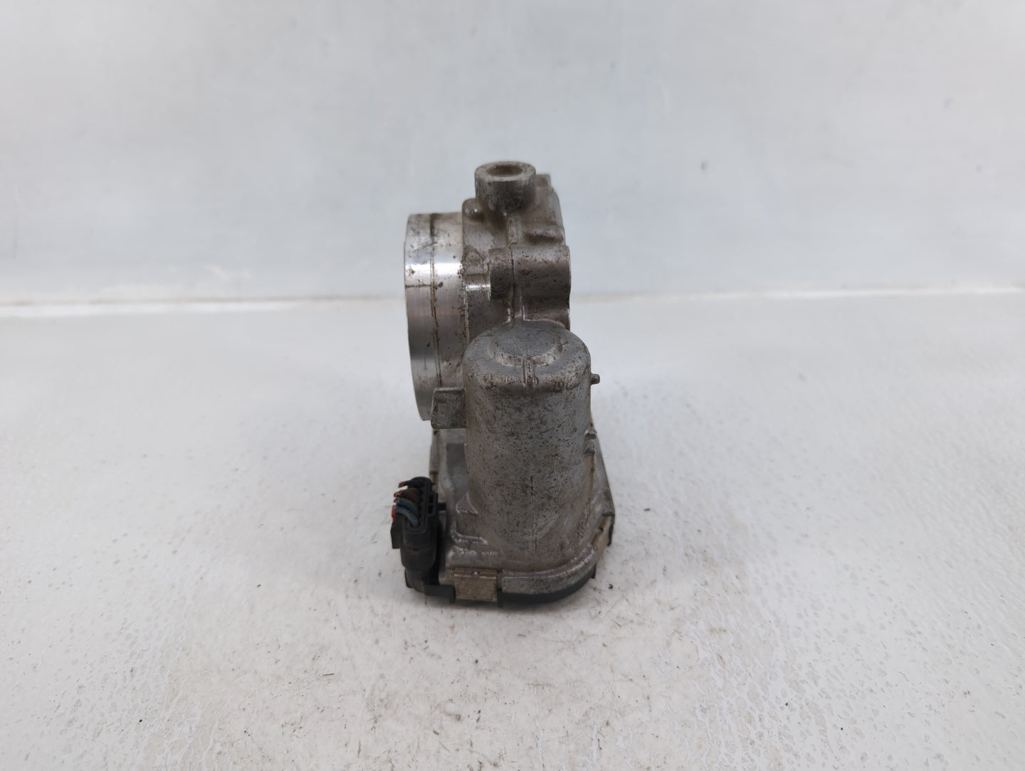 2011-2016 Chrysler Town & Country Throttle Body P/N:05184349AC Fits OEM Used Auto Parts - Oemusedautoparts1.com