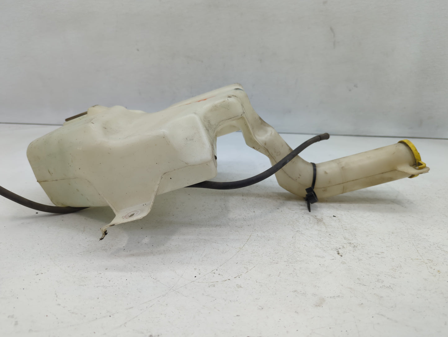 2011 Chrysler Town & Country Windshield Washer Fluid Reservoir Bottle Oem - Oemusedautoparts1.com