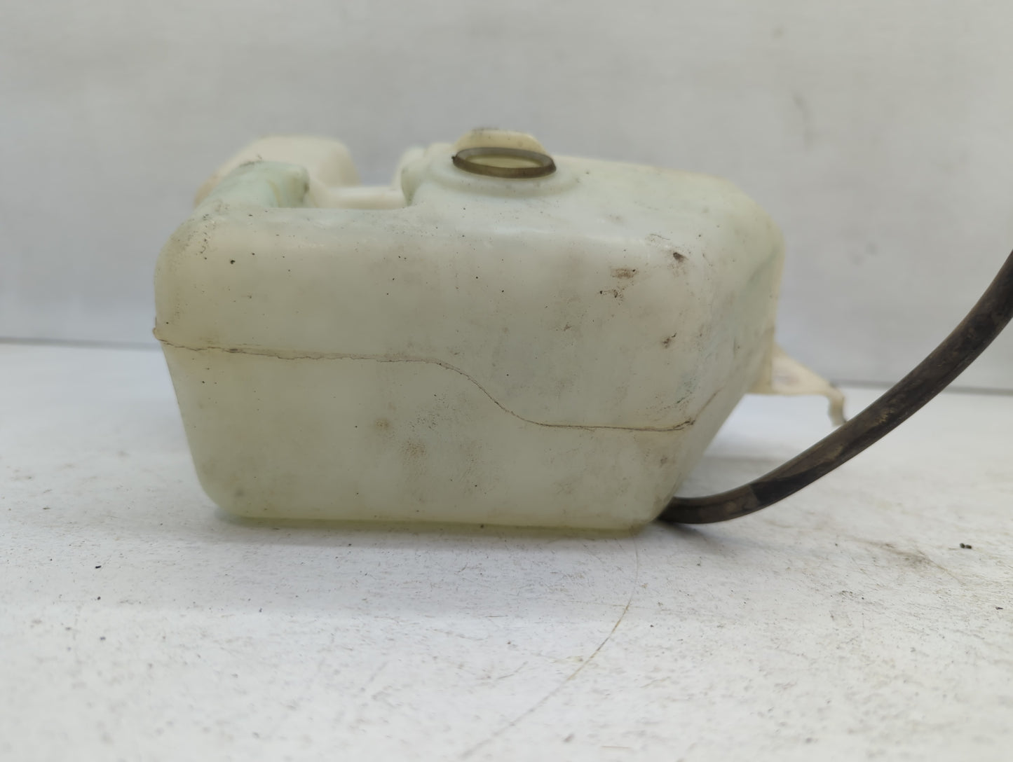 2011 Chrysler Town & Country Windshield Washer Fluid Reservoir Bottle Oem - Oemusedautoparts1.com
