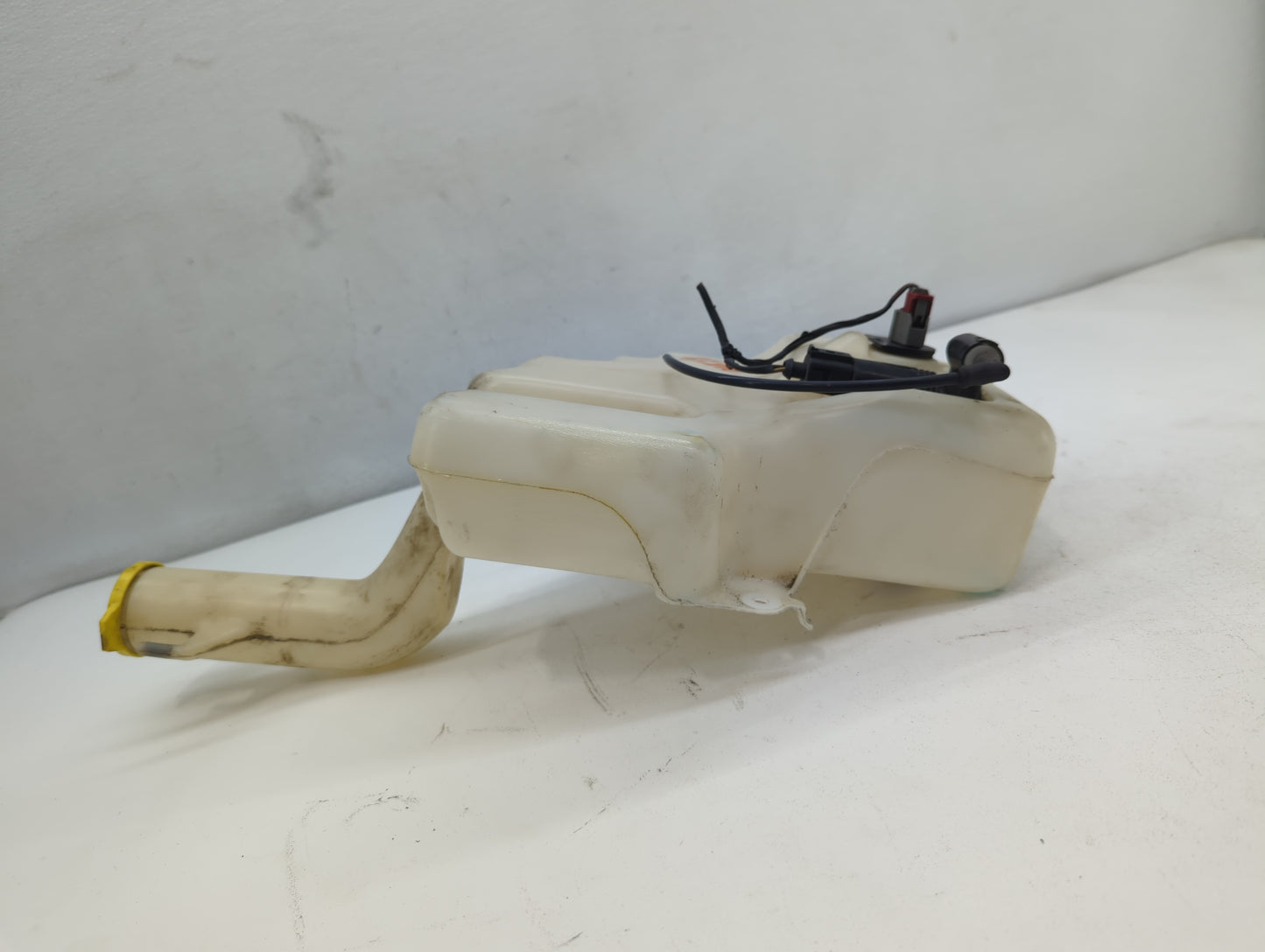 2011 Chrysler Town & Country Windshield Washer Fluid Reservoir Bottle Oem - Oemusedautoparts1.com