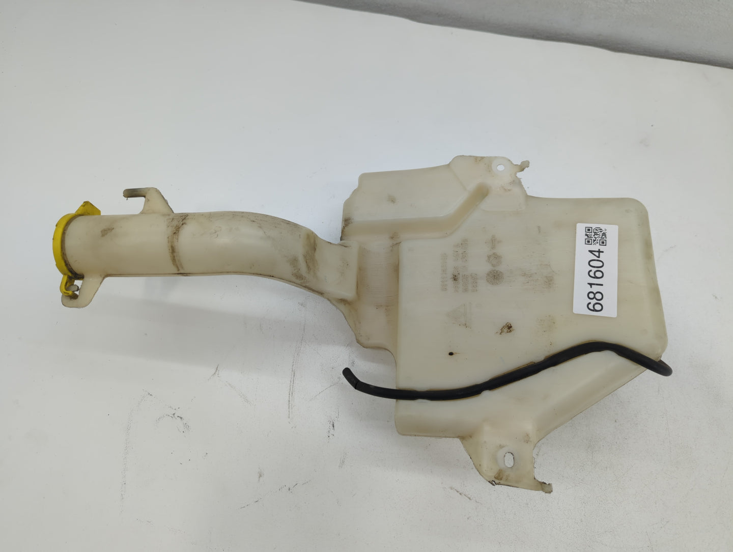 2011 Chrysler Town & Country Windshield Washer Fluid Reservoir Bottle Oem - Oemusedautoparts1.com