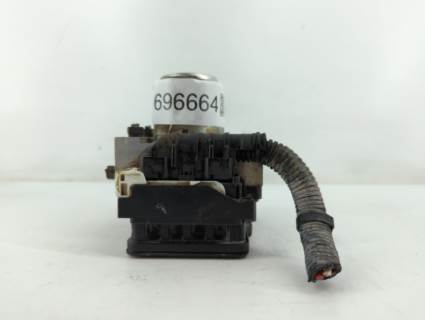 2014 Chrysler Town & Country ABS Pump Control Module Replacement P/N:7K17E-0263 2FVAC Fits OEM Used Auto Parts - Oemusedauto