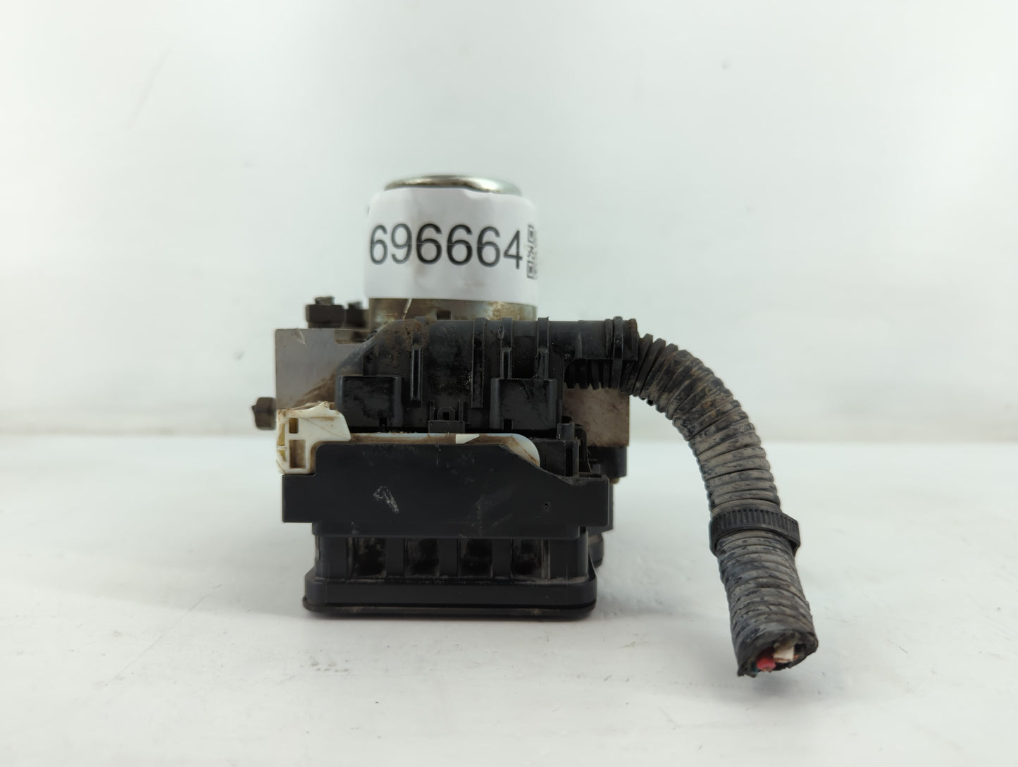2014 Chrysler Town & Country ABS Pump Control Module Replacement P/N:7K17E-0263 2FVAC Fits OEM Used Auto Parts - Oemusedauto