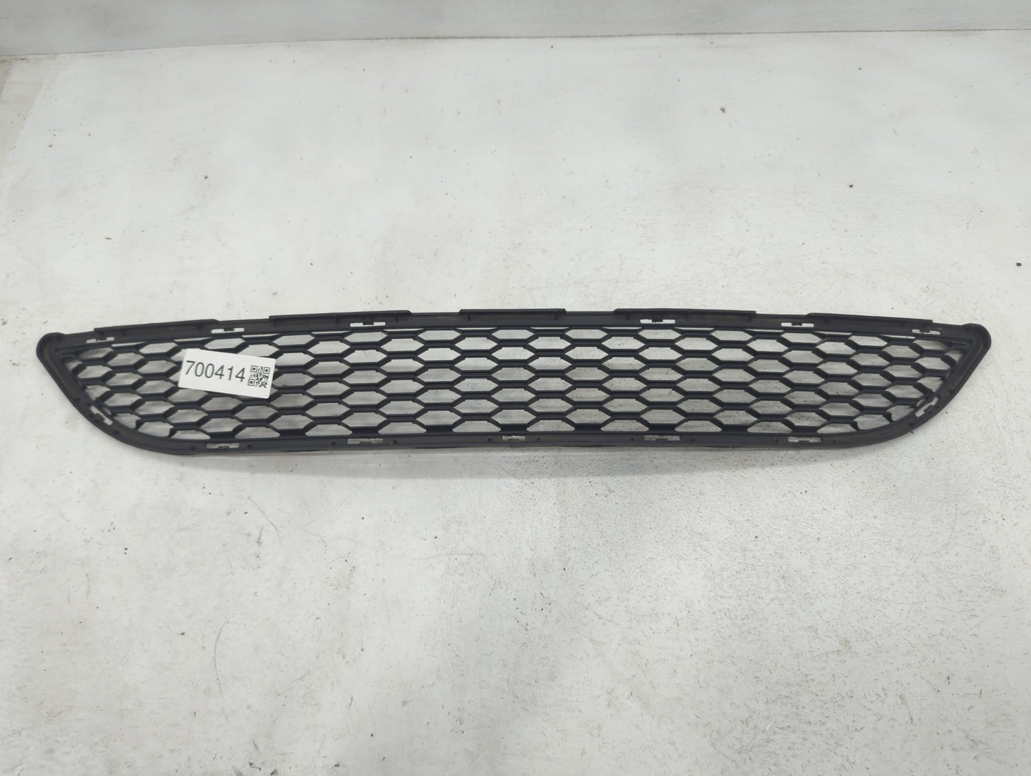 2011-2016 Chrysler Town & Country Front Grille Bumper Not Included - Oemusedautoparts1.com