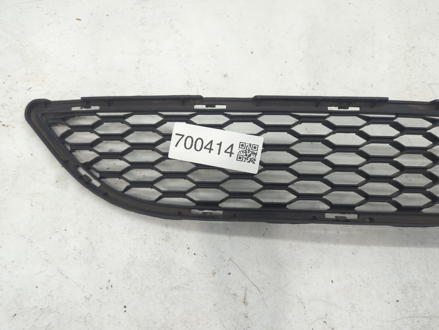 2011-2016 Chrysler Town & Country Front Grille Bumper Not Included - Oemusedautoparts1.com