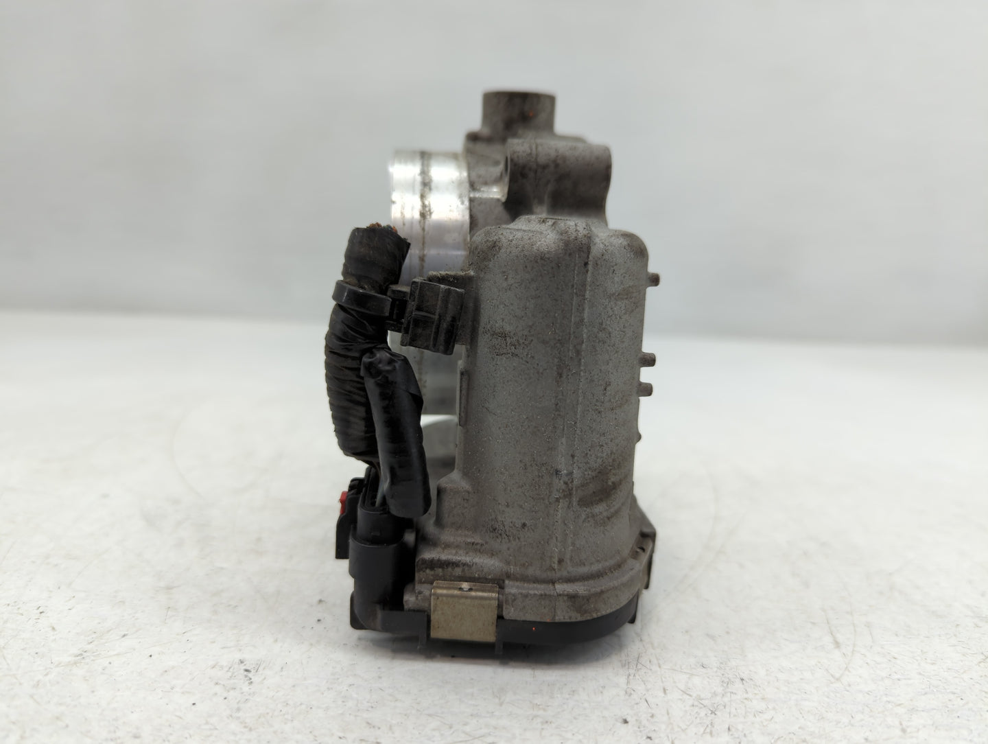 2011-2016 Chrysler Town & Country Throttle Body P/N:0 280 750 570 05184349AC Fits OEM Used Auto Parts - Oemusedautoparts1.co