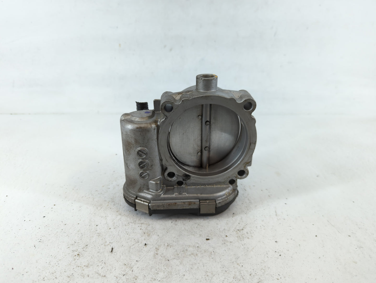 2011-2016 Chrysler Town & Country Throttle Body P/N:2 02 007 677012 Fits OEM Used Auto Parts - Oemusedautoparts1.com