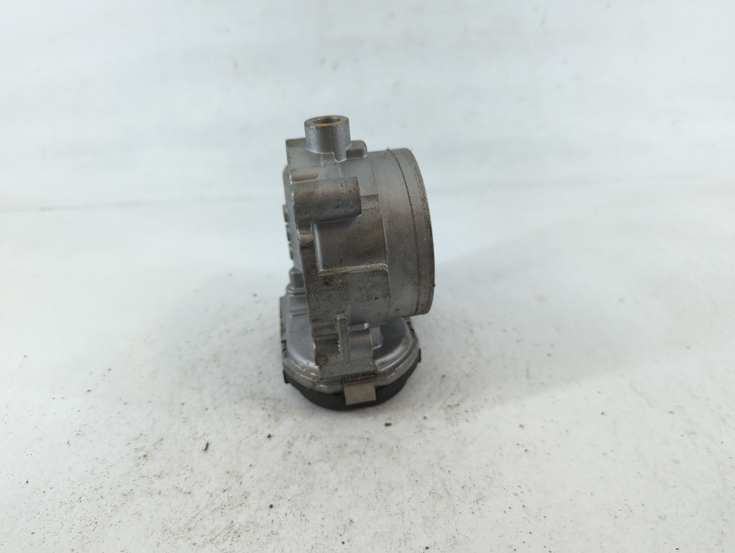 2011-2016 Chrysler Town & Country Throttle Body P/N:2 02 007 677012 Fits OEM Used Auto Parts - Oemusedautoparts1.com