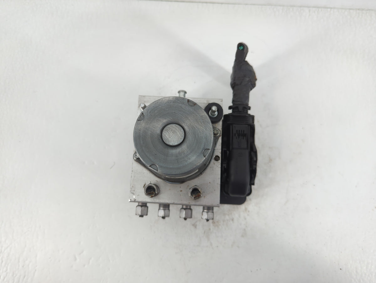 2014 Chrysler Town & Country Anti-Lock Brake ABS Pump Module Actuator OEM P/N:P68183803AC Fits OEM Used Auto Parts - Oemused