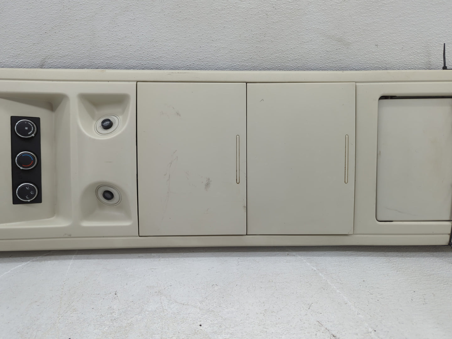 2014 Chrysler Town & Country Overhead Roof Console - Oemusedautoparts1.com