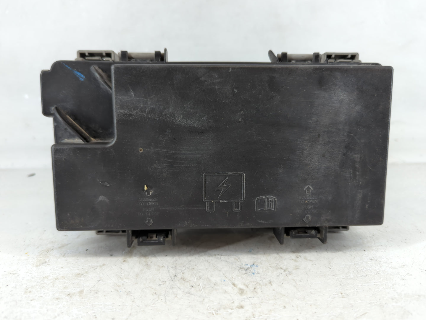 2014-2014 Chrysler Town & Country Fusebox Fuse Box Relay Module Tipm - Oemusedautoparts1.com