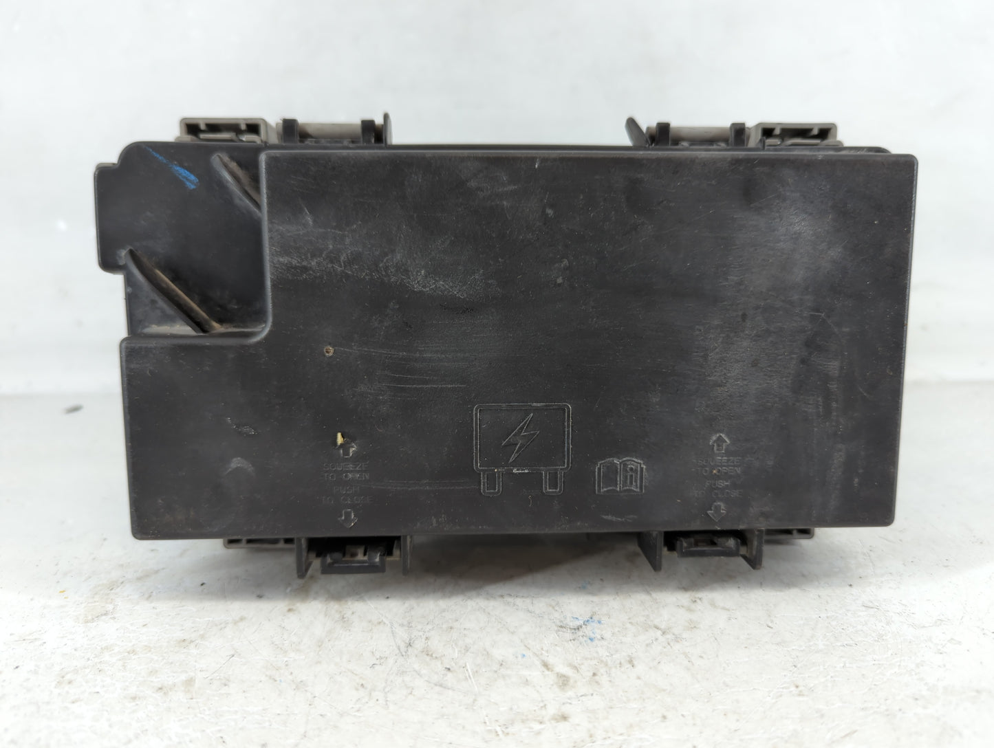 2014-2014 Chrysler Town & Country Fusebox Fuse Box Relay Module Tipm - Oemusedautoparts1.com
