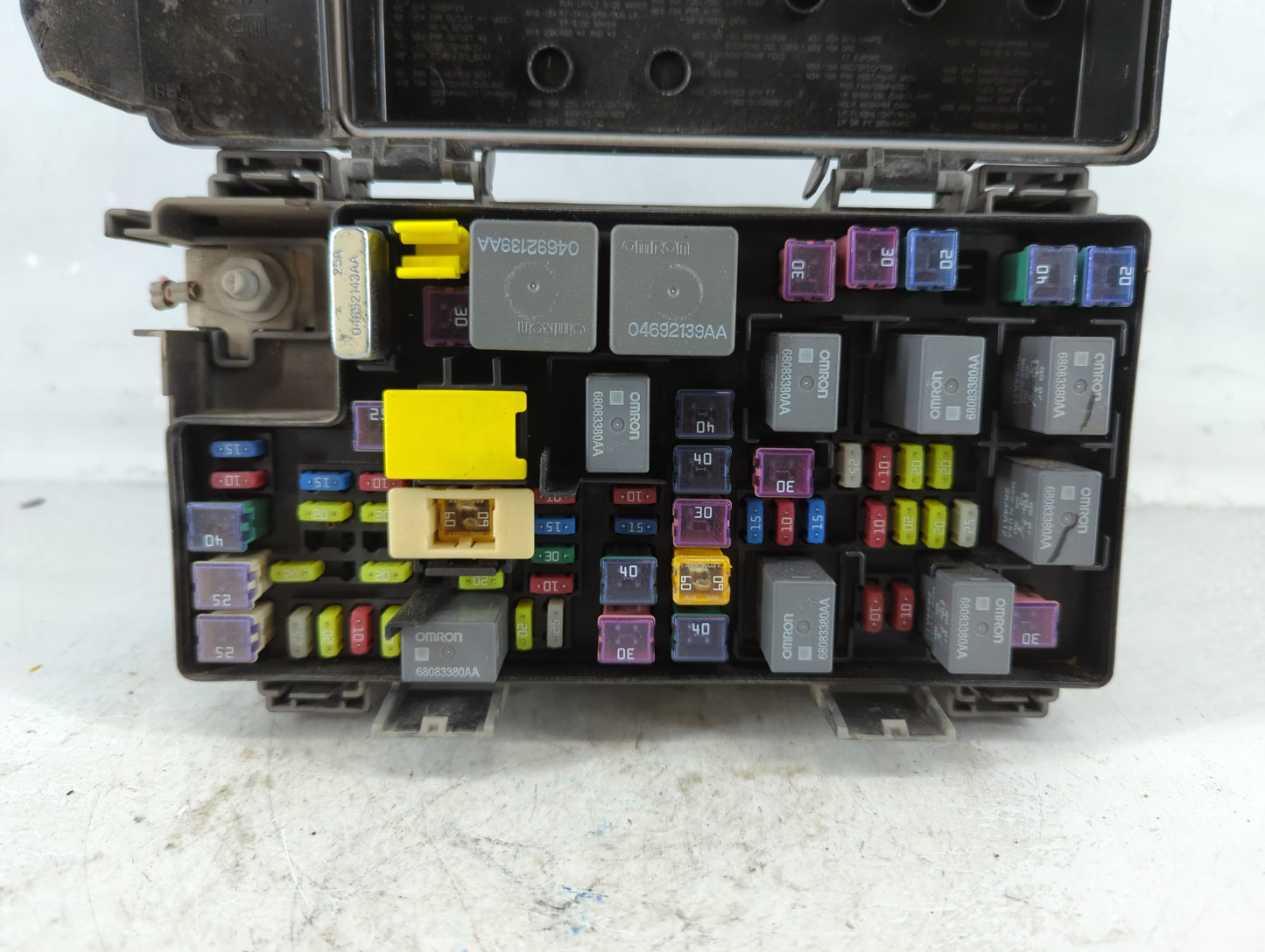 2014-2014 Chrysler Town & Country Fusebox Fuse Box Relay Module Tipm - Oemusedautoparts1.com