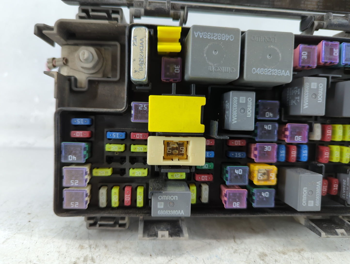 2014-2014 Chrysler Town & Country Fusebox Fuse Box Relay Module Tipm - Oemusedautoparts1.com