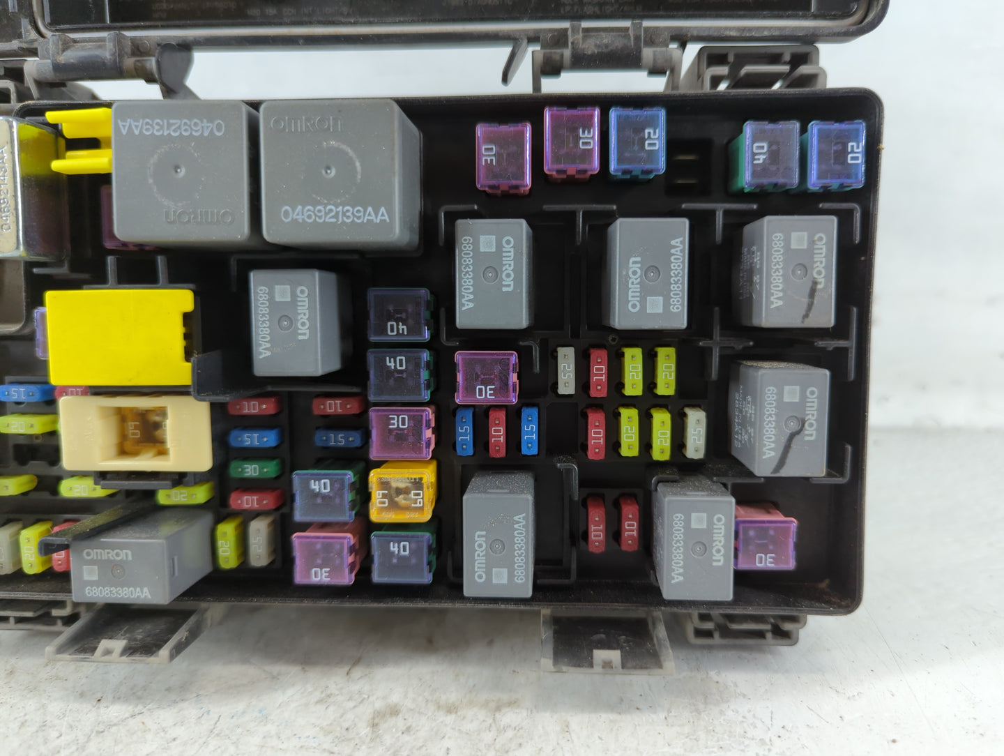 2014-2014 Chrysler Town & Country Fusebox Fuse Box Relay Module Tipm - Oemusedautoparts1.com