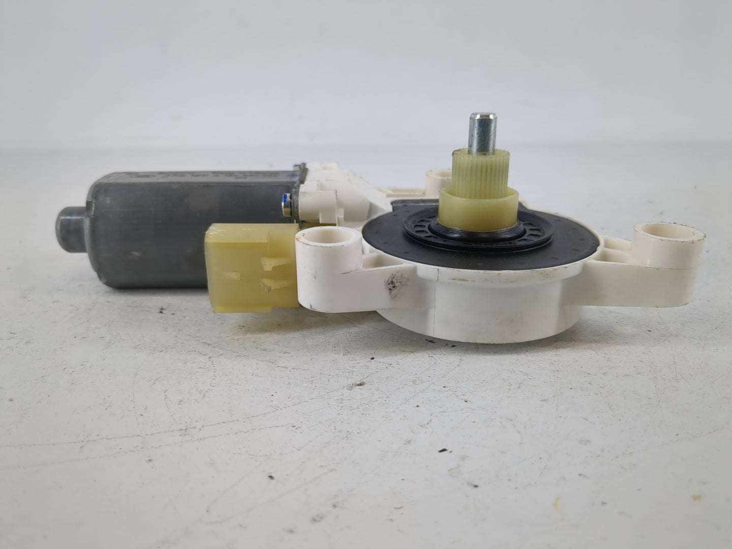 2008-2016 Chrysler Town & Country Passenger Rear Right Power Window Motor - Oemusedautoparts1.com