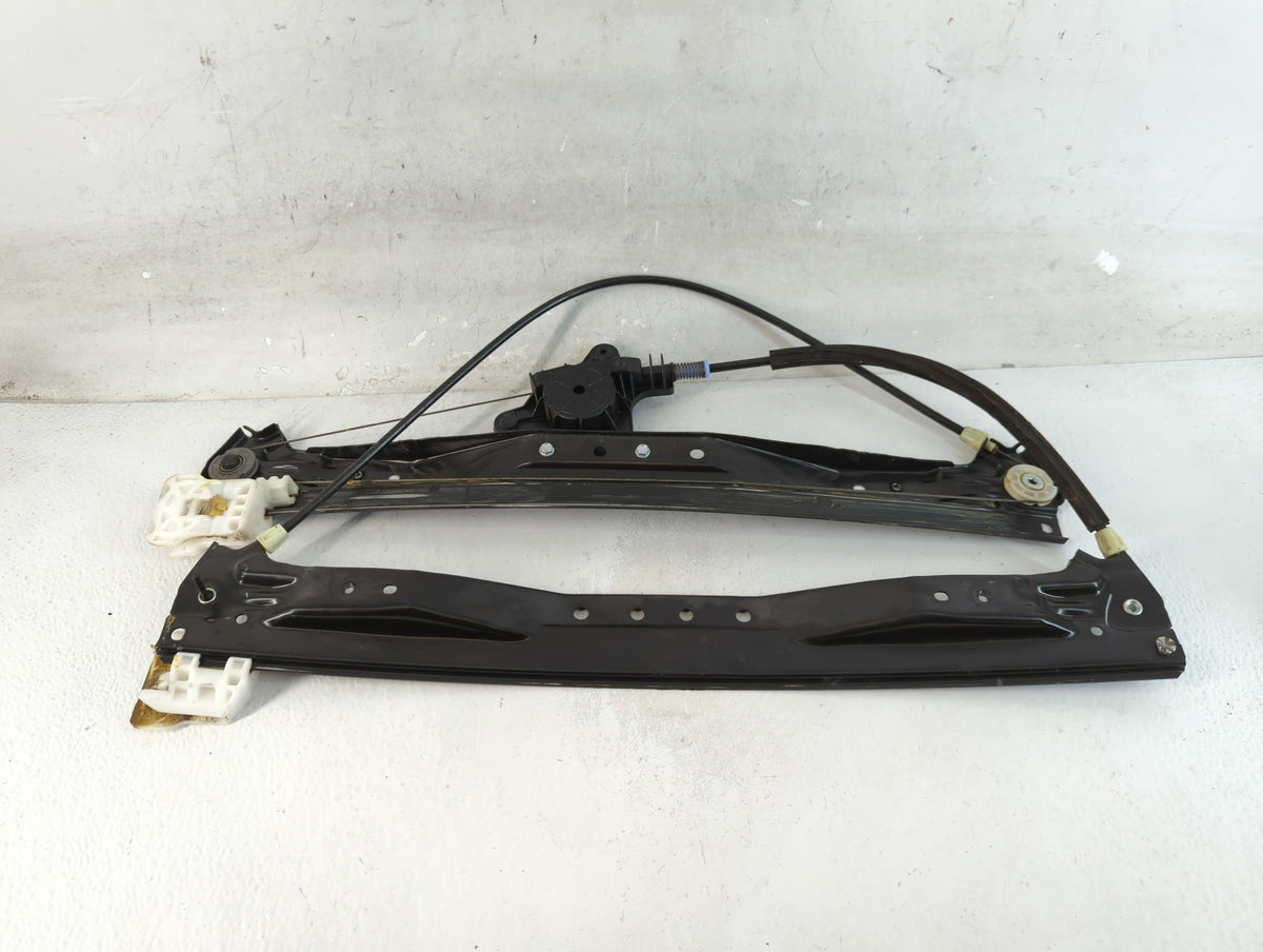 2008-2016 Chrysler Town & Country Used Window Regulator Passenger Front 938458 - Oemusedautoparts1.com
