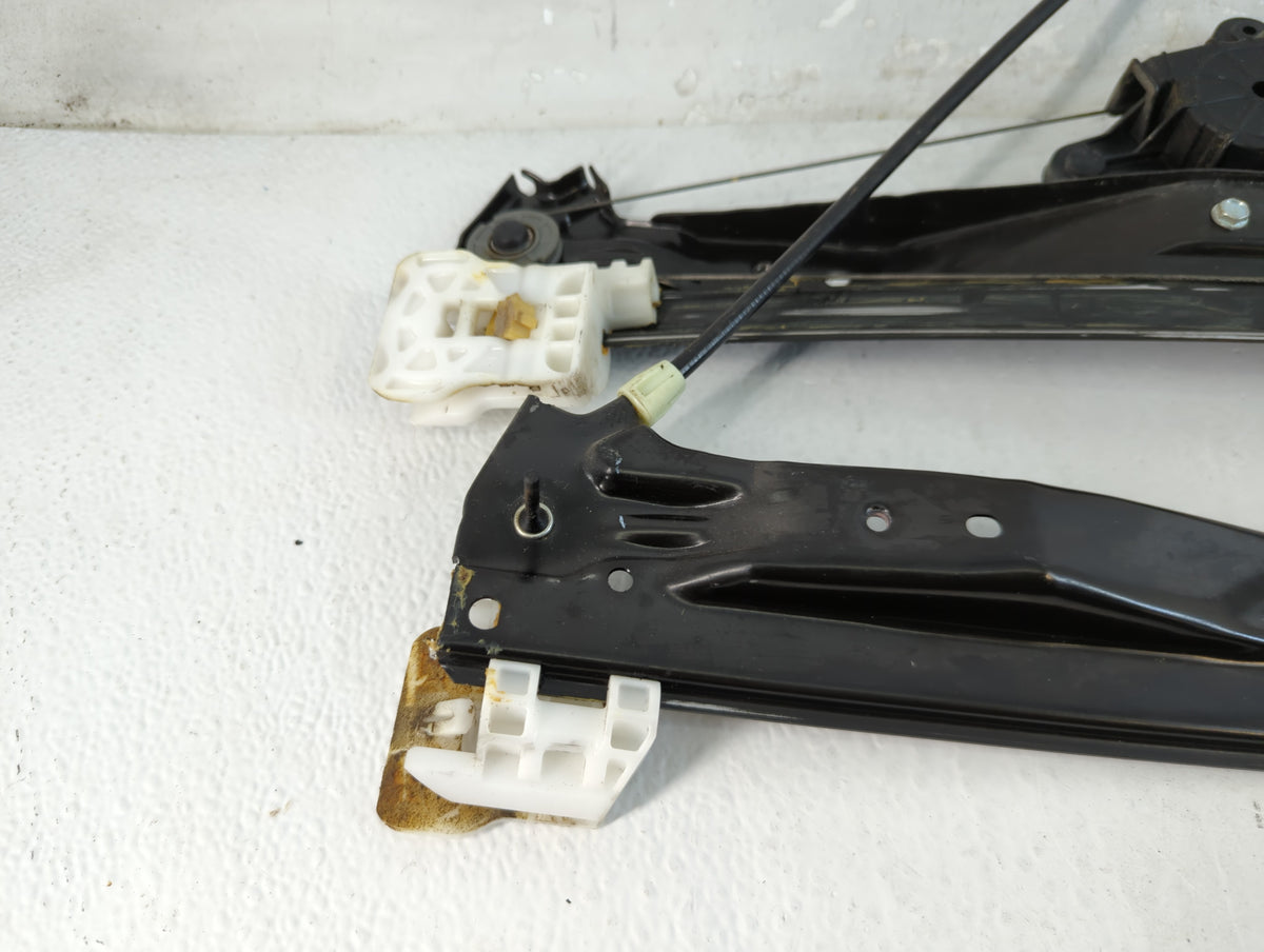 2008-2016 Chrysler Town & Country Used Window Regulator Passenger Front 938458 - Oemusedautoparts1.com