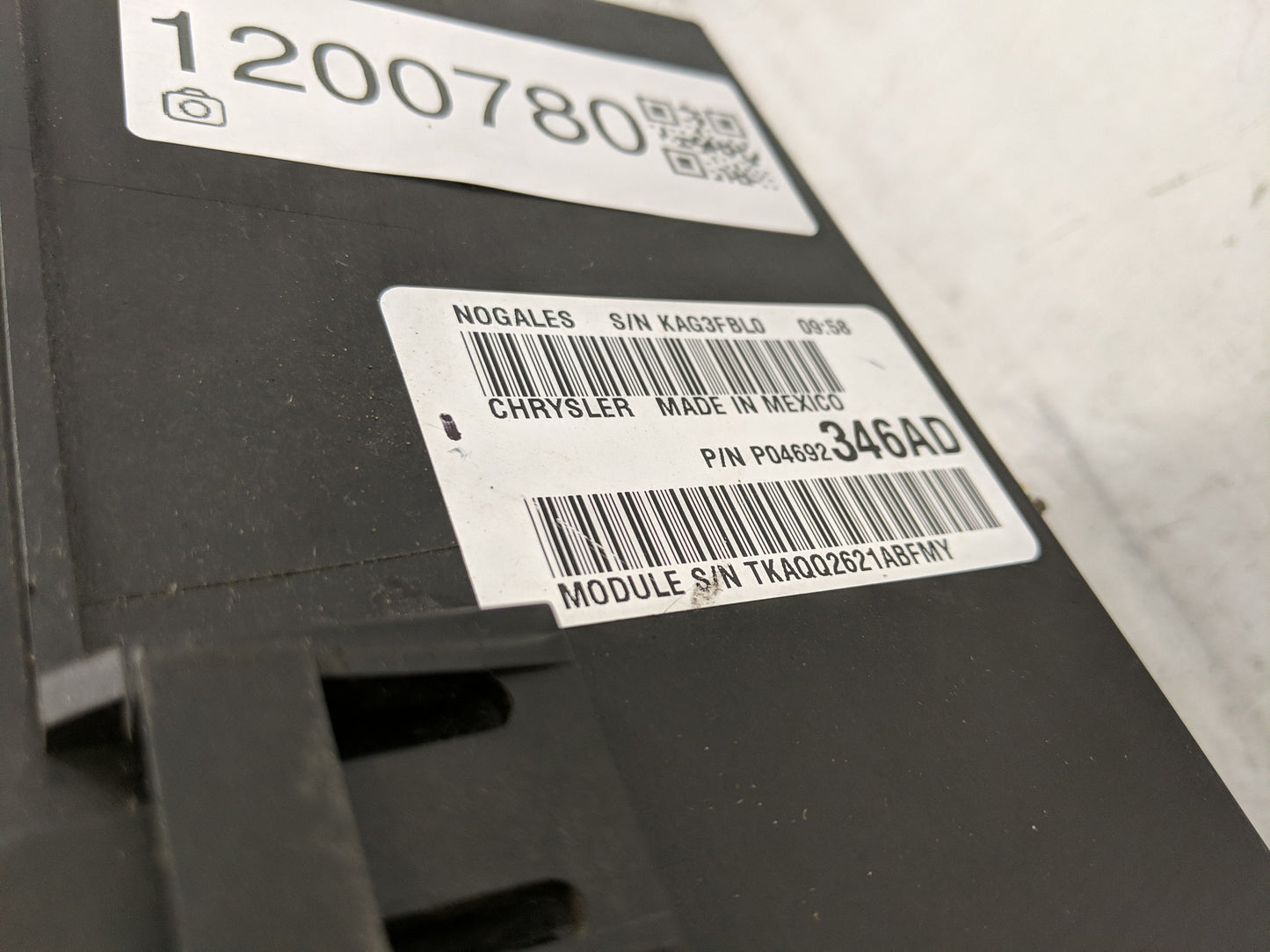 2011-2014 Dodge Avenger Fusebox Fuse Box Relay Module Tipm P04692346ad - Oemusedautoparts1.com