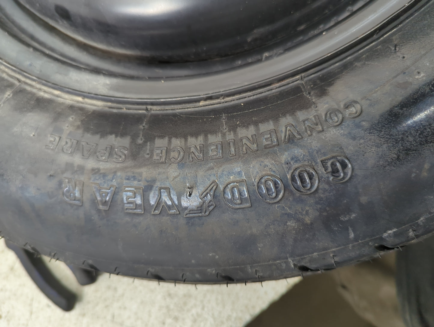 2008-2014 Dodge Avenger Spare Donut Tire Wheel Rim Oem 1220981 - Oemusedautoparts1.com