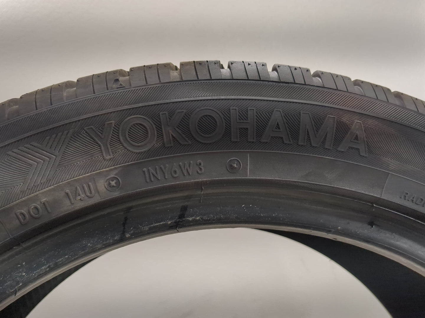 Used Tire 225/50R18 YOKOHAMA YK-GTX ALL SEASON 95V - Tread Depth 9/32 - Oemusedautoparts1.com