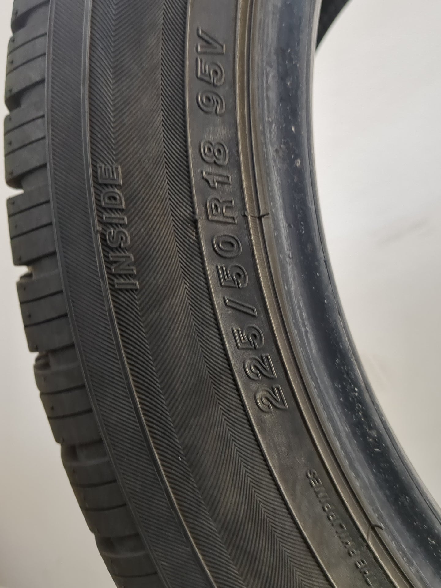 Used Tire 225/50R18 YOKOHAMA YK-GTX ALL SEASON 95V - Tread Depth 9/32 - Oemusedautoparts1.com