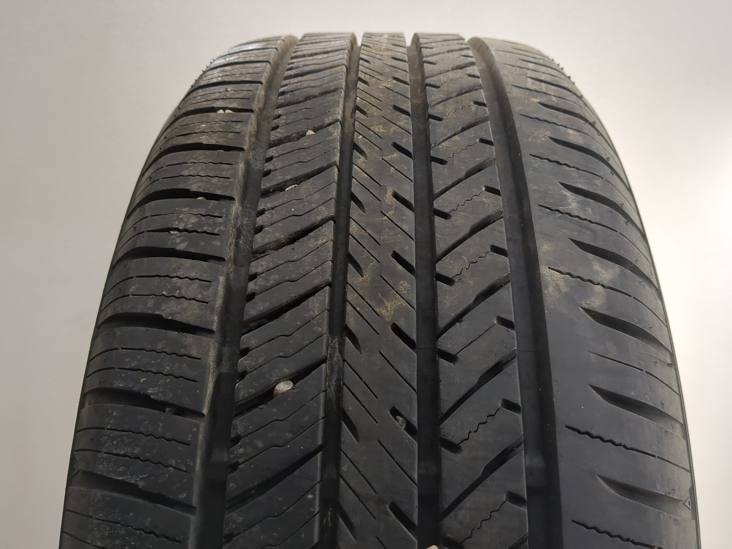 Used Tire 225/50R18 YOKOHAMA YK-GTX ALL SEASON 95V - Tread Depth 9/32 - Oemusedautoparts1.com