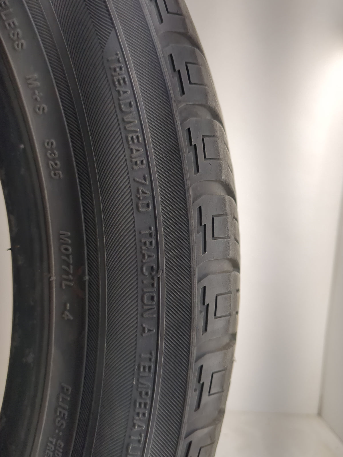 Used Tire 225/50R18 YOKOHMA YK740 GTX 95H - Tread Depth 8/32 - Oemusedautoparts1.com