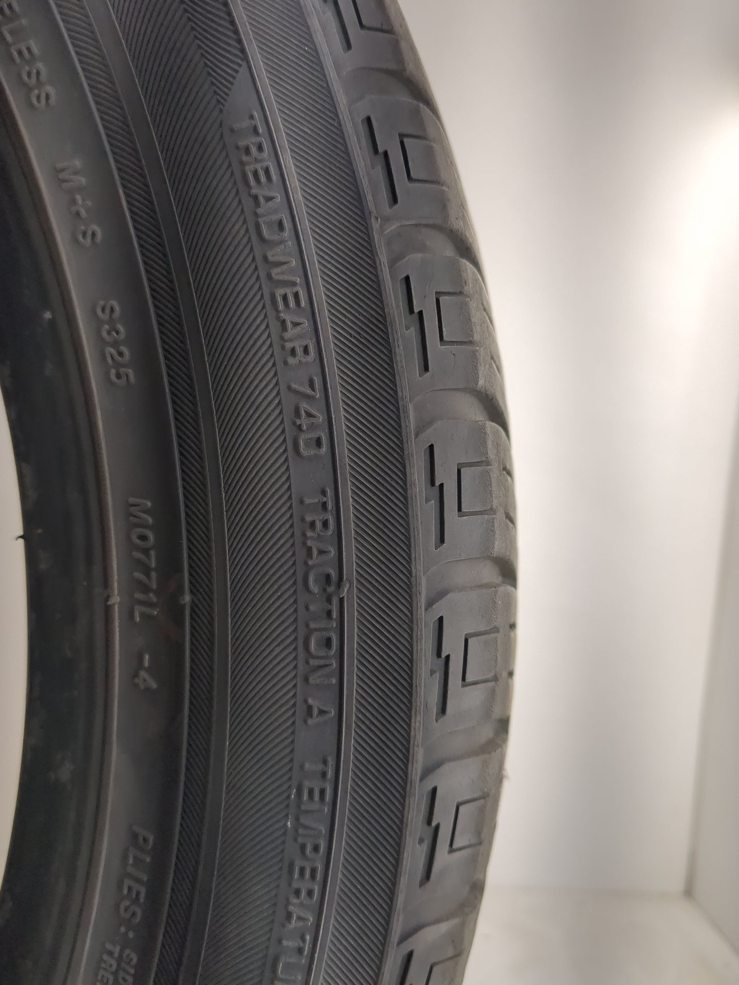 Used Tire 225/50R18 YOKOHMA YK740 GTX 95H - Tread Depth 8/32 - Oemusedautoparts1.com