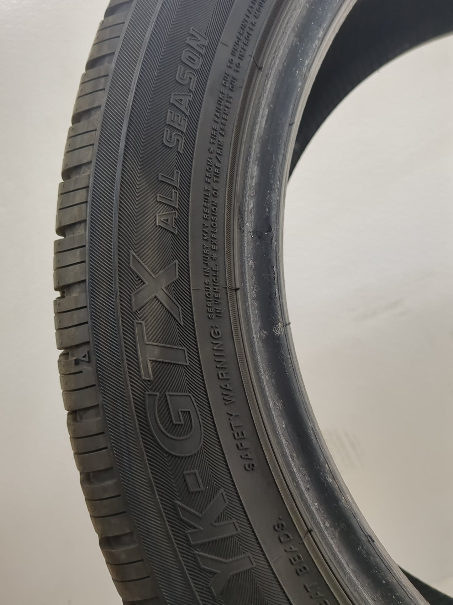 Used Tire 225/50R18 YOKOHAMA YK-GTX ALL SEASON 95V - Tread Depth 8/32 - Oemusedautoparts1.com