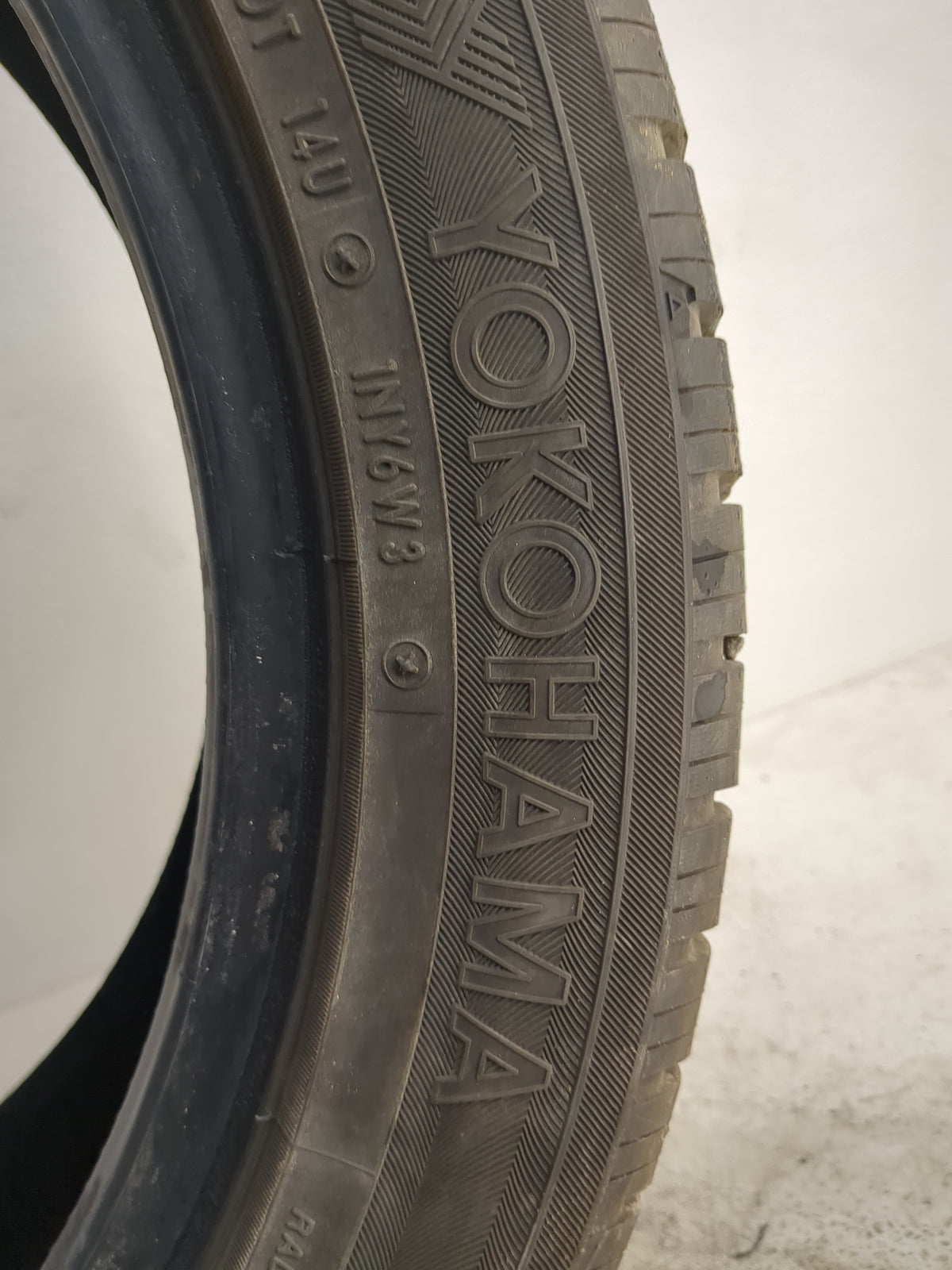 Used Tire 225/50R18 YOKOHAMA YK-GTX ALL SEASON 95V - Tread Depth 8/32 - Oemusedautoparts1.com