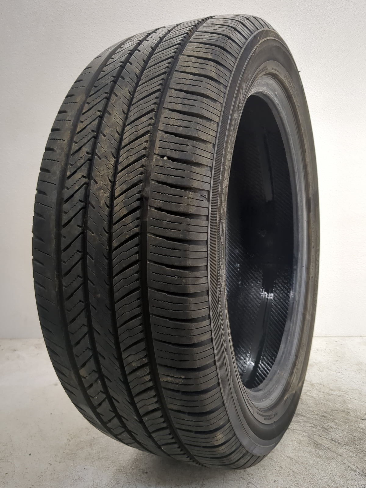 Used Tire 225/50R18 YOKOHAMA YK-GTX ALL SEASON 95V - Tread Depth 8/32 - Oemusedautoparts1.com